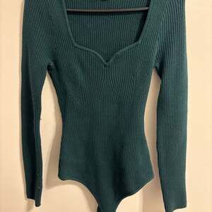 Abercrombie & Fitch Long-Sleeve Sweater Bodysuit in Emerald Green medium